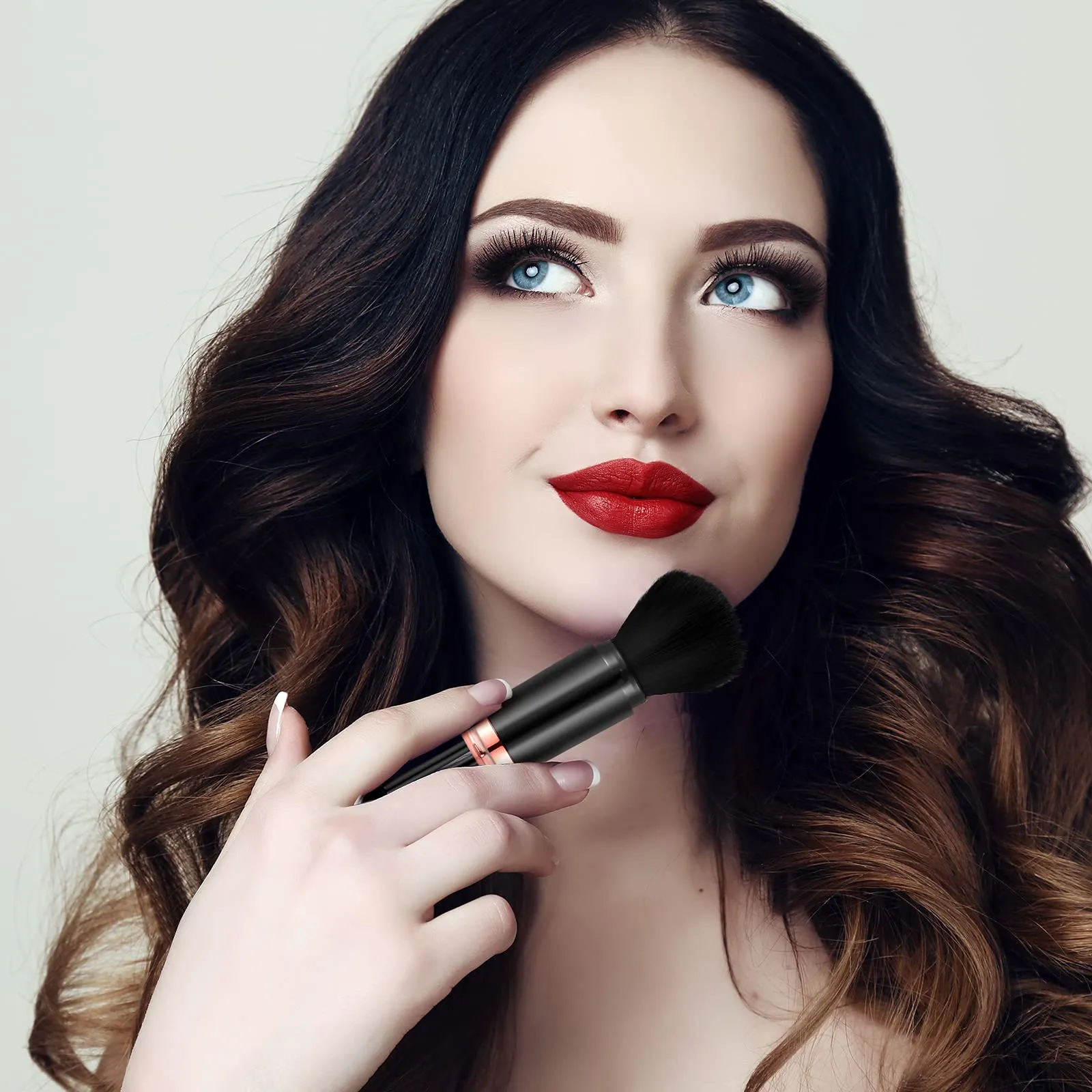 2 Sets Small Makeup Brush Set 4 in 1 Makeup Brush Portable Travel Lip Brush Foundation Blending Powder Brush Retractable Mini Facial Cosmetic Makeup Brush Set (Black, White) Black, White