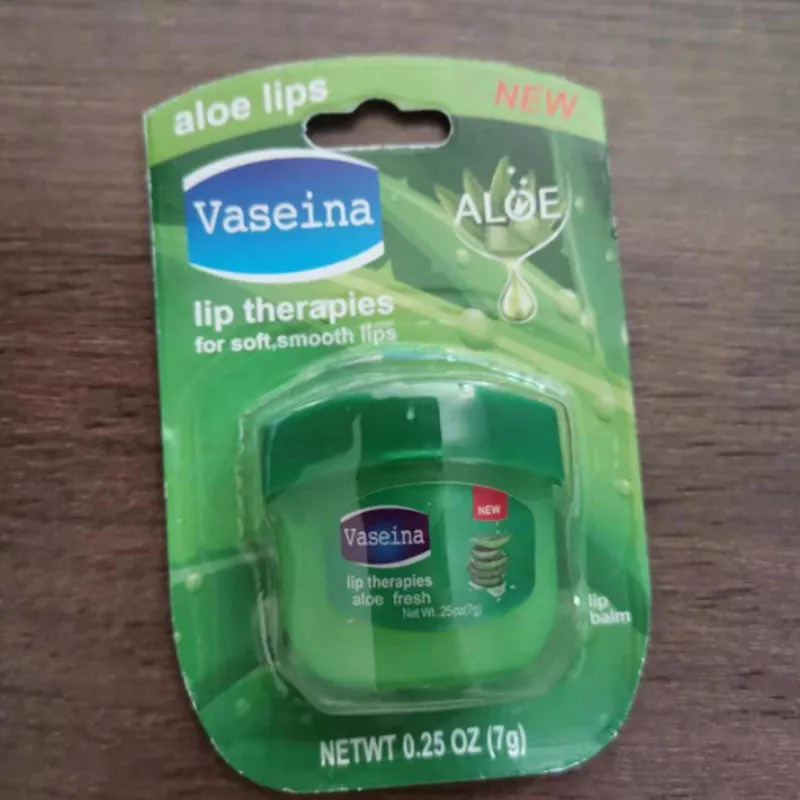 Aloe moisturizing moisturizing lipstick
