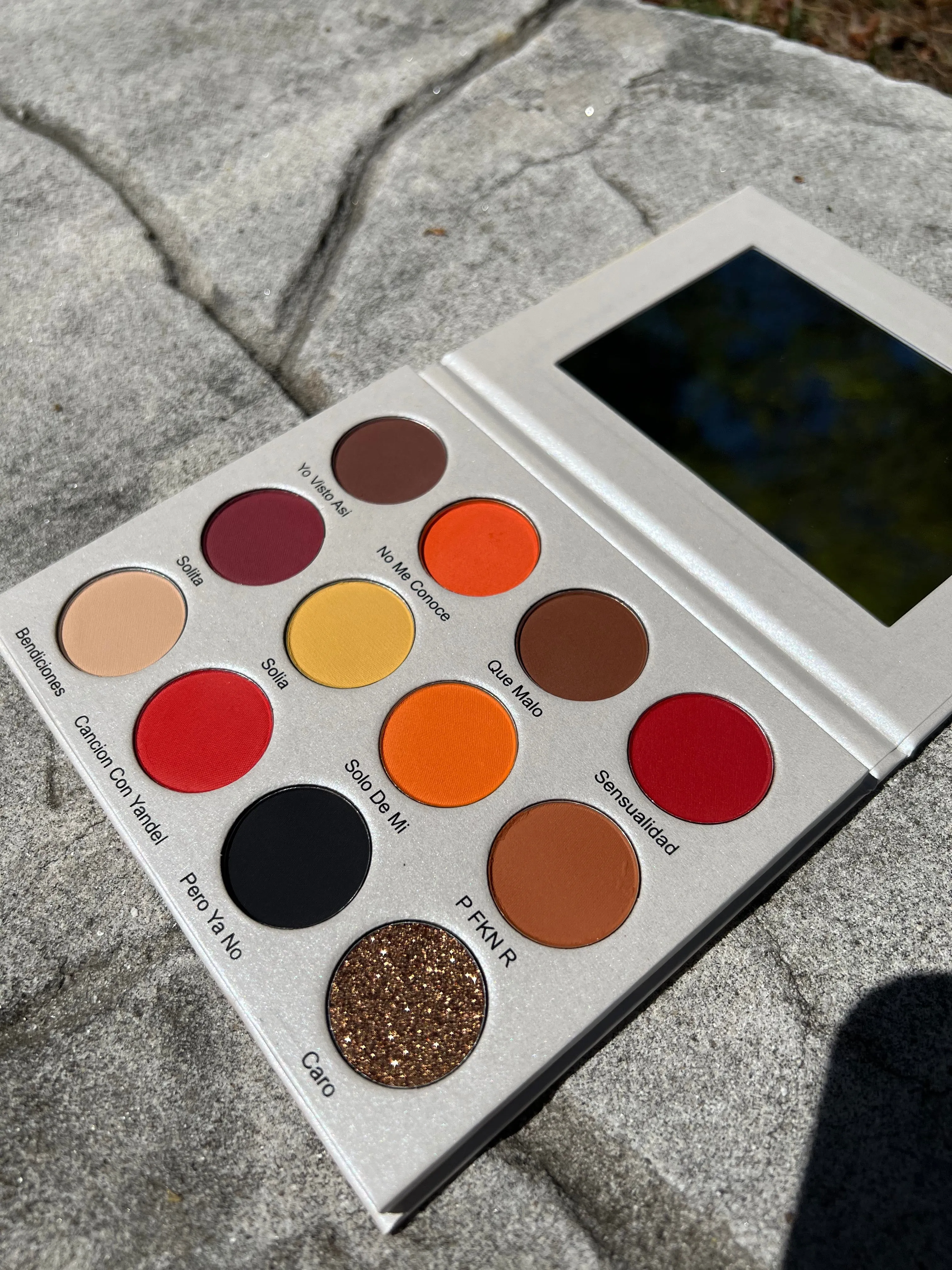 BAD BUNNY EYESHADOW PALETTE