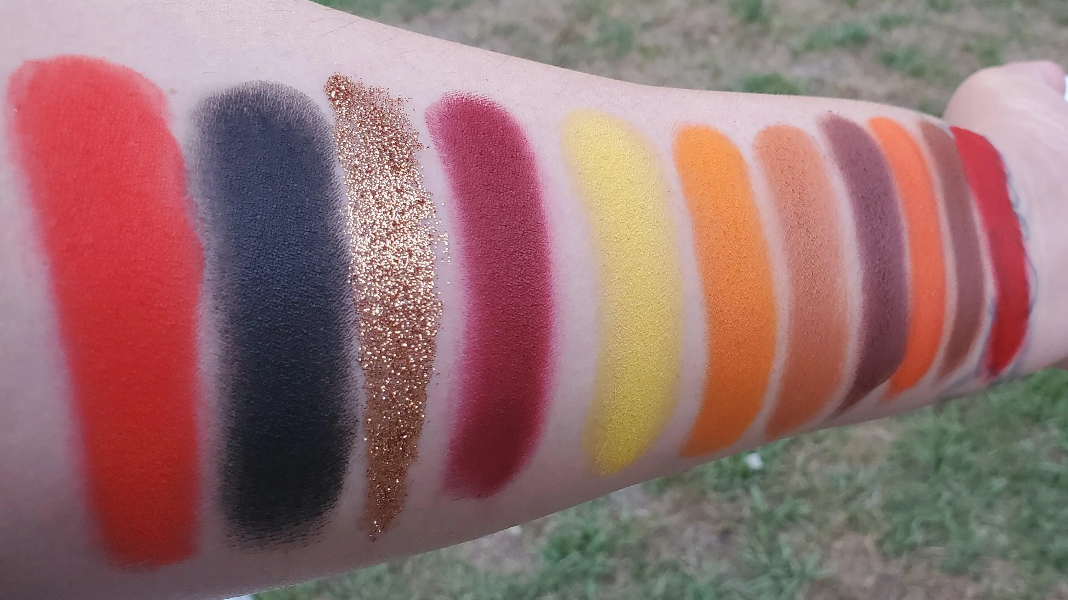 BAD BUNNY EYESHADOW PALETTE