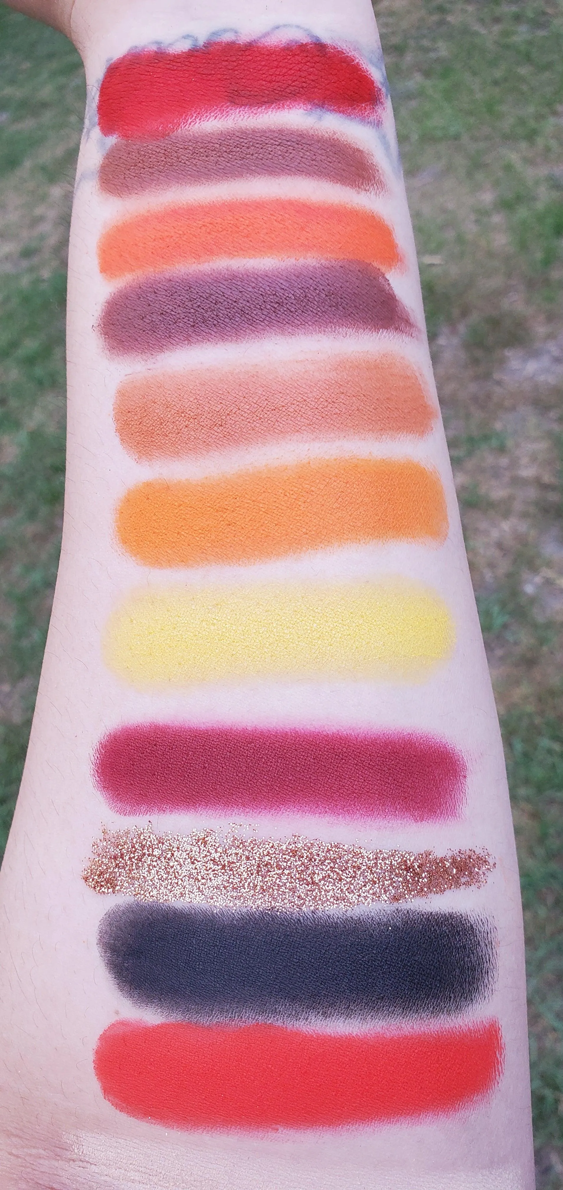 BAD BUNNY EYESHADOW PALETTE