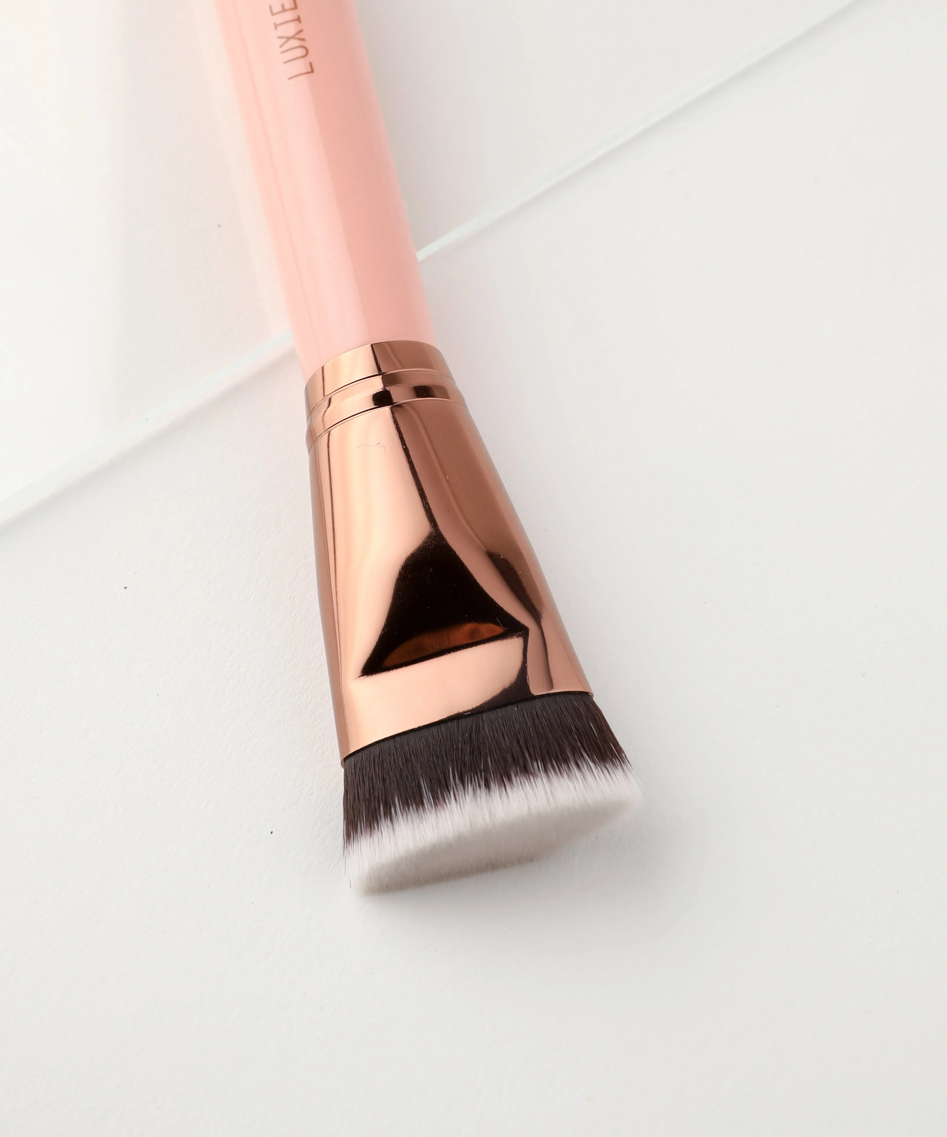 LUXIE 542 Flat Contour Brush - Rose Gold