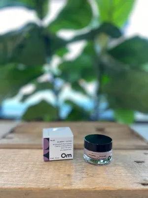 Om Organics- Bilberry   Tucuma Antioxidant Eye Cream
