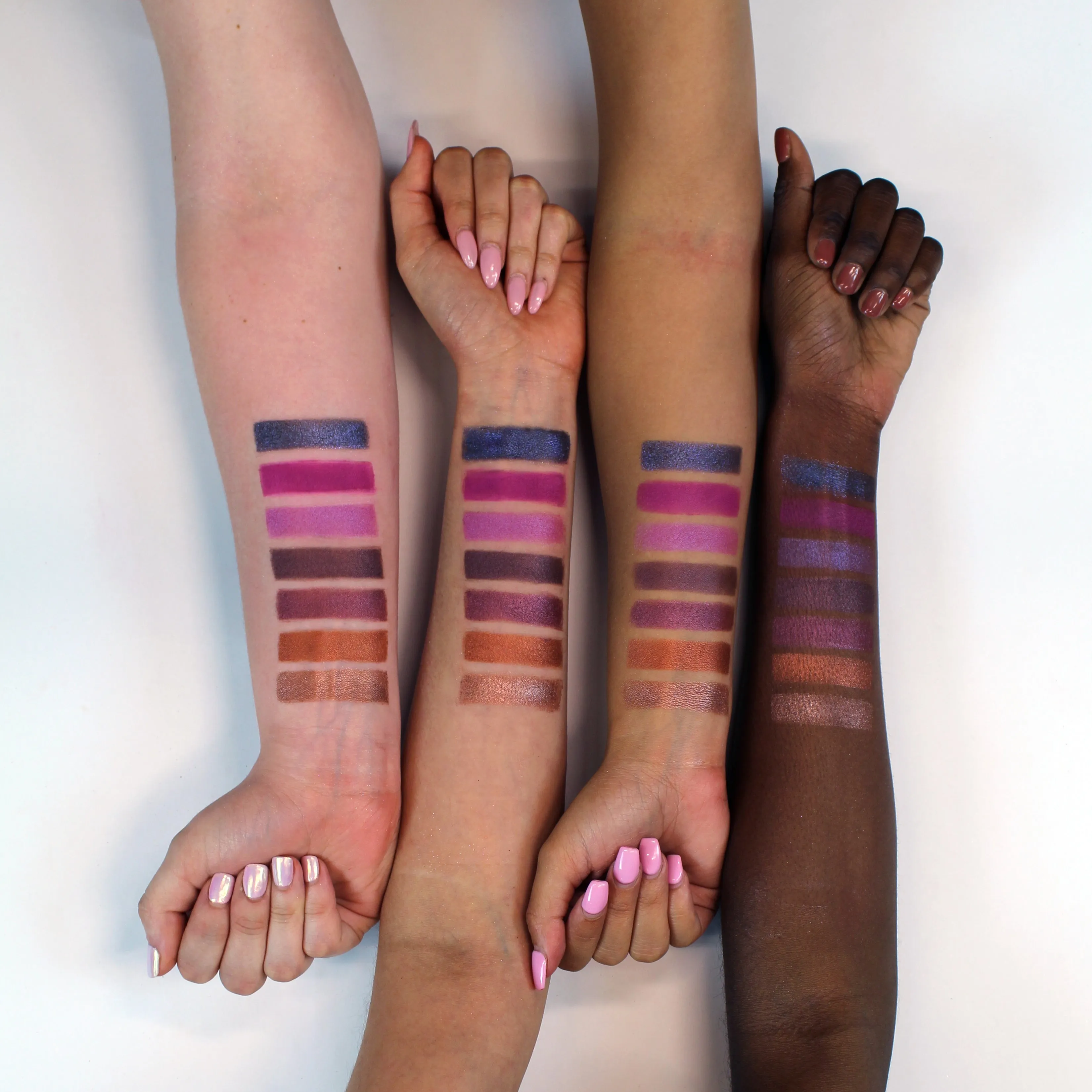 PRO PIGMENT | 21 SHADE EYESHADOW PALETTE & BRUSH