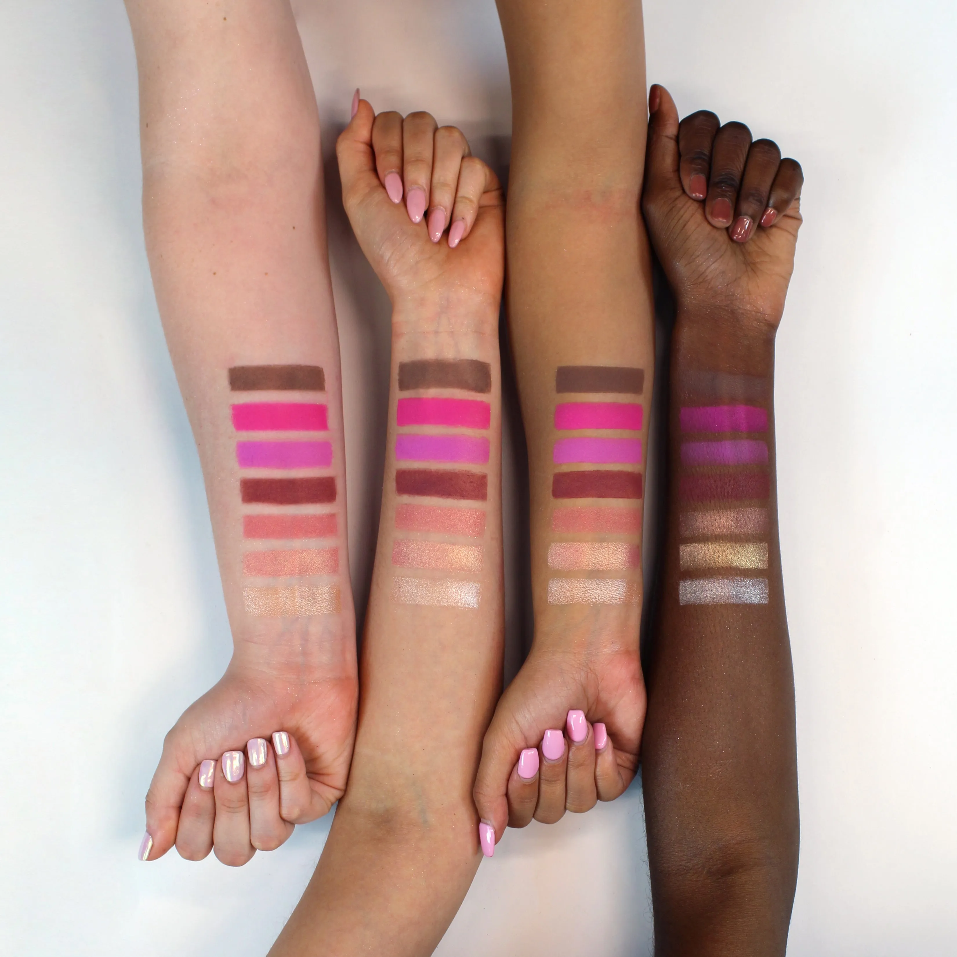 PRO PIGMENT | 21 SHADE EYESHADOW PALETTE & BRUSH