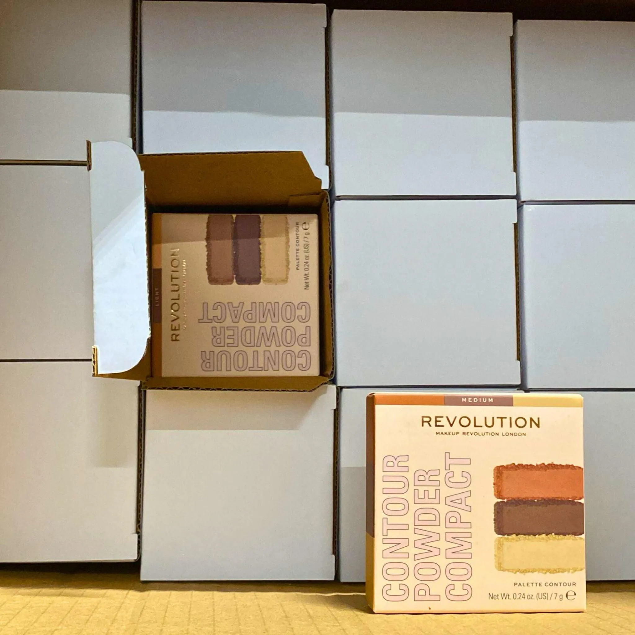 Revolution Contour Powder Compact Mediun Palette Contour 0.24OZ (30 Pcs Lot)