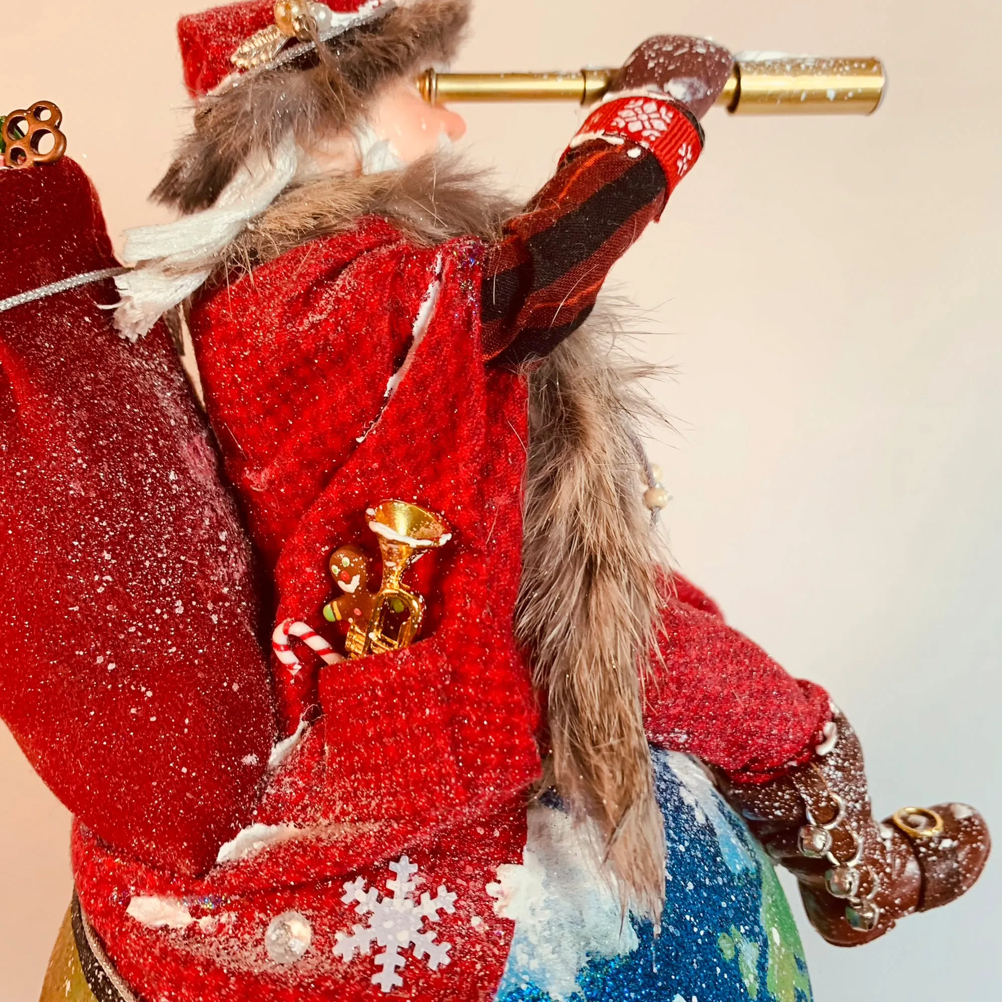 Santa on top of the world on Christmas Eve - Christmas Decoration - Looking through the spyglass - Collect Santa's by Kenfolks